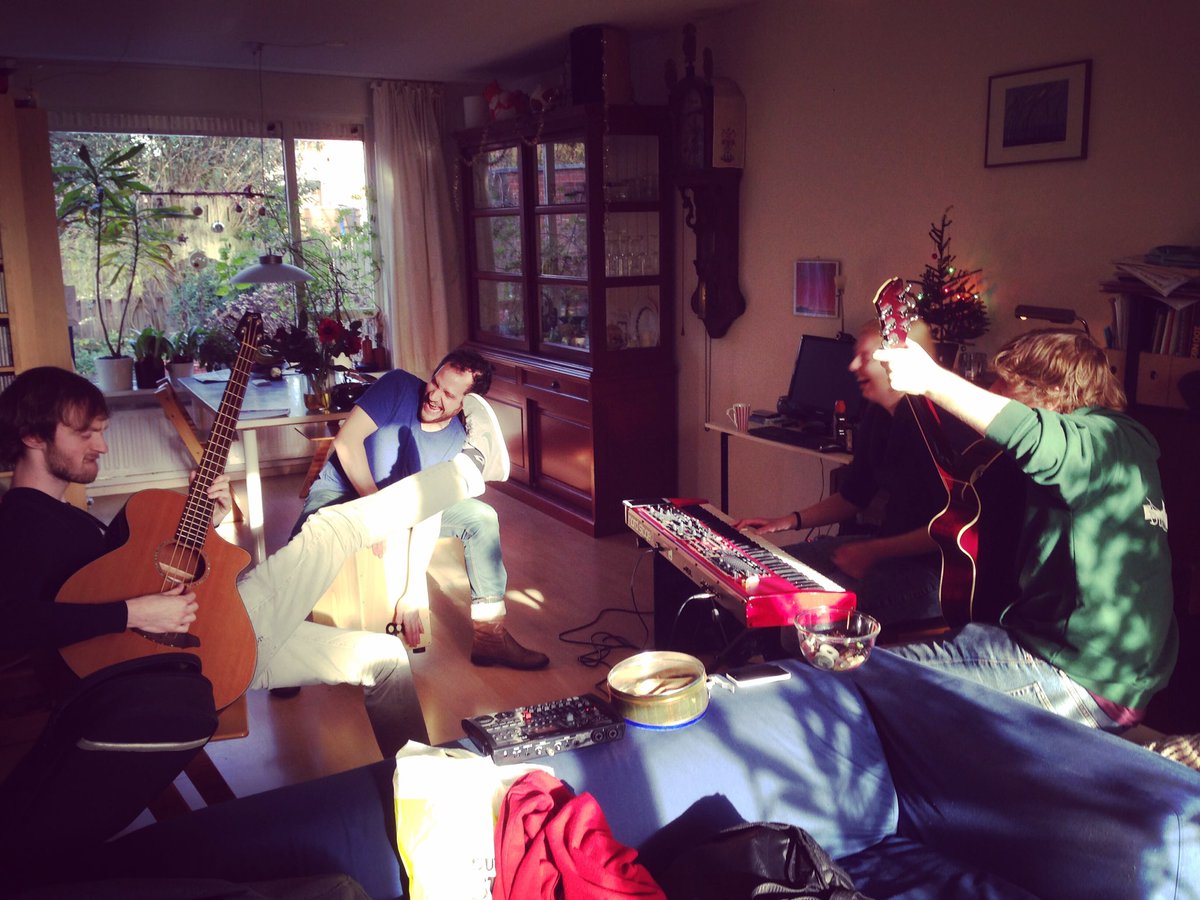 Wij zijn er klaar voor! Vrijdag om 16u in <a href="/TiVre_Utrecht/">TivoliVredenburg</a> op het Rabo Open Winter Stage! Pal naast <a href="/HetGegevenPaard/">Het Gegeven Paard</a>