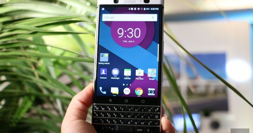 RerateUSA's tweet photo. BlackBerry's keyboard lives on in TCL's 'Mercury' prototype https://t.co/KikTLJ9c85 https://t.co/YckpHJTauW via e… https://t.co/LNMuONiNnS