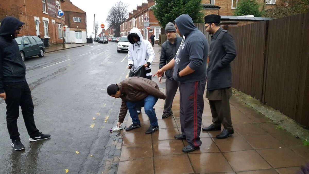 MKAleicester's tweet photo. Street cleaning in Leicester on New Year's Day. https://t.co/VBT0DFOsm6