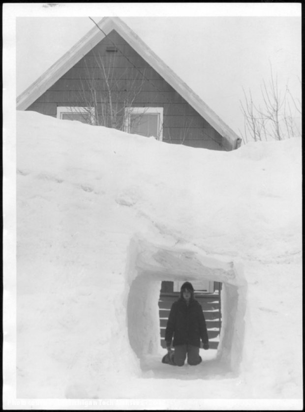 mtuarchives's tweet image. #WednesdayWisdom Sometimes it's easier (&amp;amp; more fun) to go through the #snow rather than over it! Photo from @TheDMG Feb. 25 1976 #snowtunnel