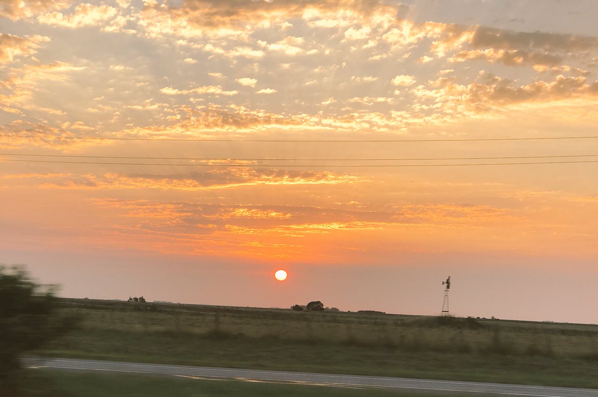 lionelferro's tweet photo. Mis fans son como el sol , aparte de hermosas me iluminan todos los días 😊 i love you 🍕 https://t.co/flBO9X1Wha