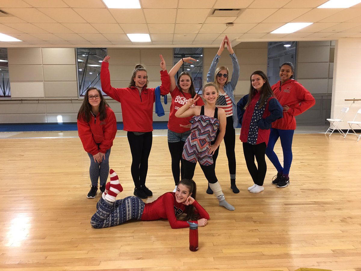 CoachMunsen's tweet photo. #themewednesday #upperclassmenWIN #USA #REDWHITEBLUE πΊπΈ https://t.co/itp9qE19k2