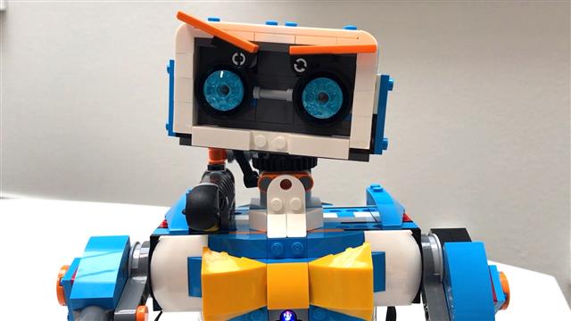 brickandcollect's tweet photo. I'm calling mine Johnny!! #LEGO  #LegoBoost https://t.co/G81e3Wvod5