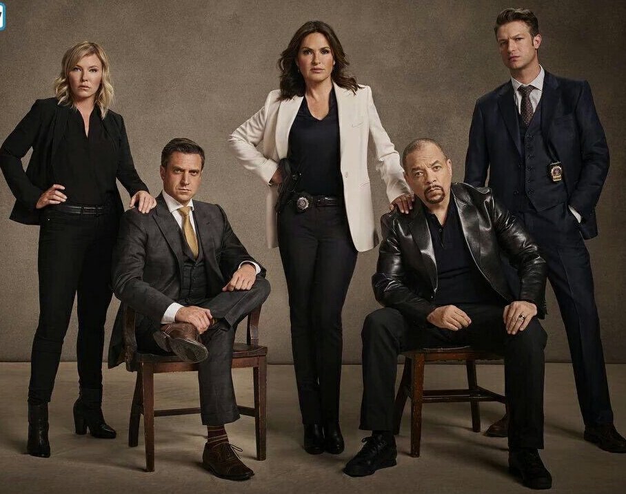MurielVacher's tweet photo. They are back tonight ! Don't forget to watch #SVU 9/8c on #NBC. 🙋📺🚨 #HappyWednesday #SVU #TeamIsBack
@Mariska https://t.co/skfEOo6m2b