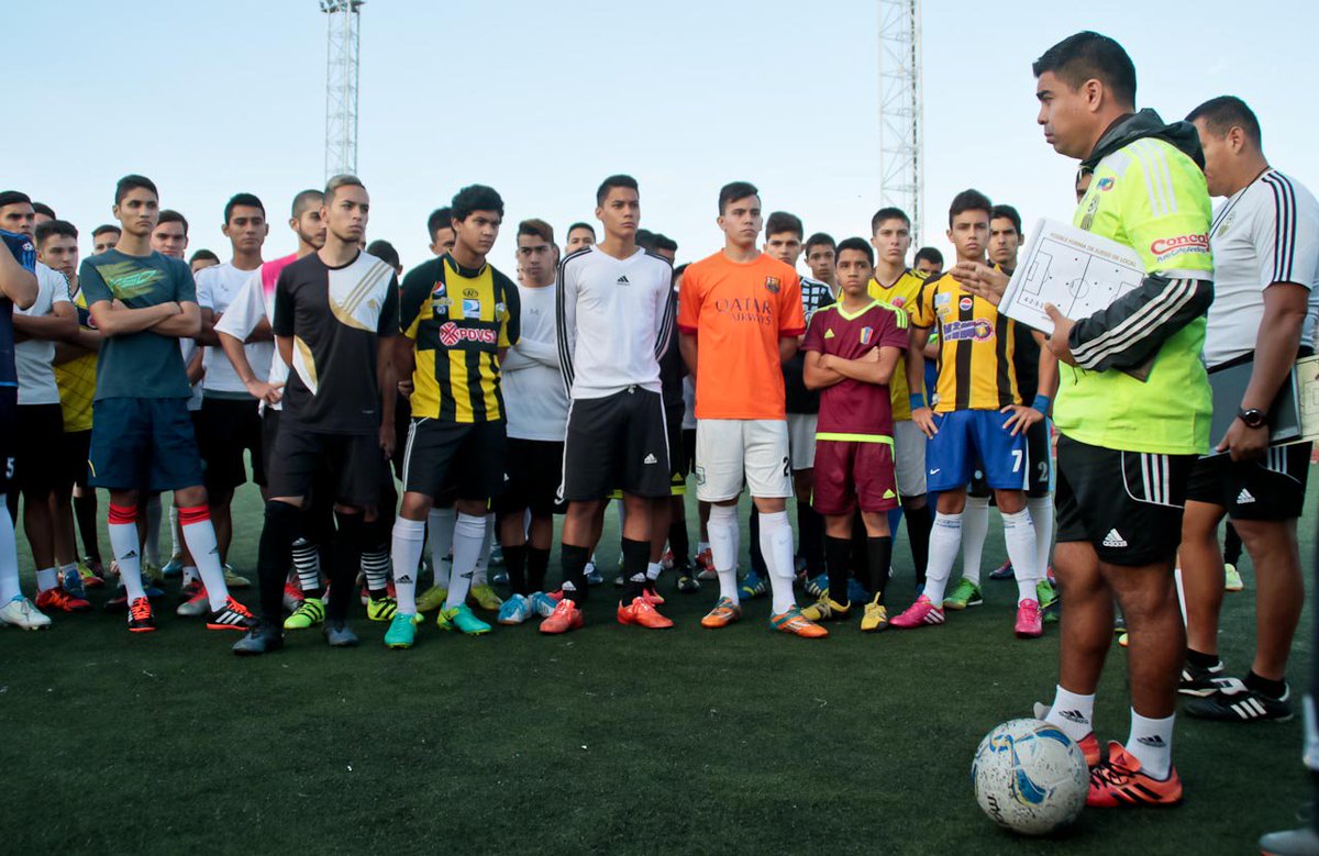 DvoTachira's tweet photo. #Captación2017 📸 Las pruebas continuarán mañana y culminarán este viernes 6 de enero ⚽️ https://t.co/ywGIoiAMGZ