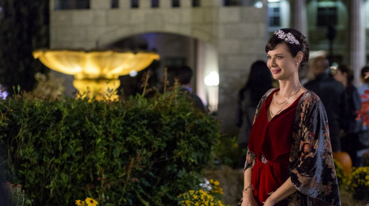 GoodWitchSeries's tweet photo. Who is the real Queen? Let's be real, it's Cassie 👑👸🏻💝 #GoodWitch https://t.co/cybtOTjVE6