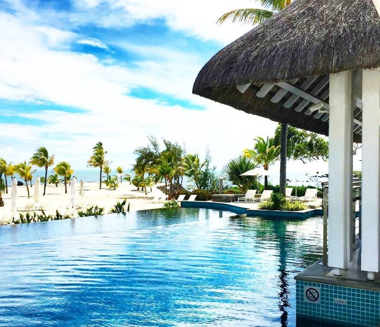 Warmer days are coming! Thx IG @stephainegraceblog for this fab shot from the #RadissonBlu Azuri. https://t.co/S6yACXWE0L https://t.co/oKQMWLqcH1