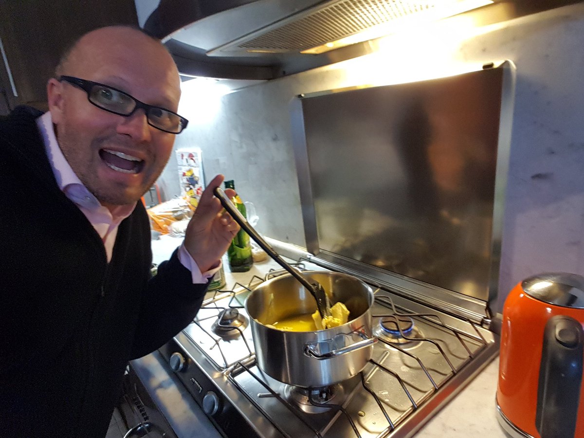 butcher74's tweet photo. @VISelem staff meeting prep @vismalta #vislearns because of #flapjacks https://t.co/e5PNdBSnbY
