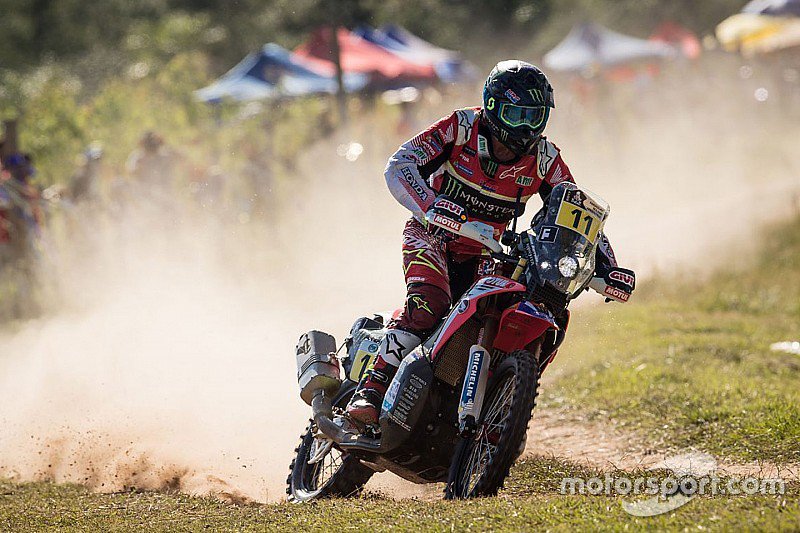 es_Motorsport's tweet photo. .@joanbangbang88 se luce en la primera etapa de navegación del #Dakar2017 https://t.co/yCRRF13qPx
#Dakar @dakar @RallyTeamHRC https://t.co/BQU7UYcmiL
