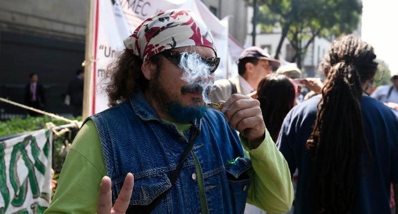 ThinkTankExile's tweet photo. A Legalization Group Is Handing Out 4,200 Free Joints to Protesters at Trump's Inauguration https://t.co/4MTjeGOfSH (from @RawStory) https://t.co/avpTSb570L