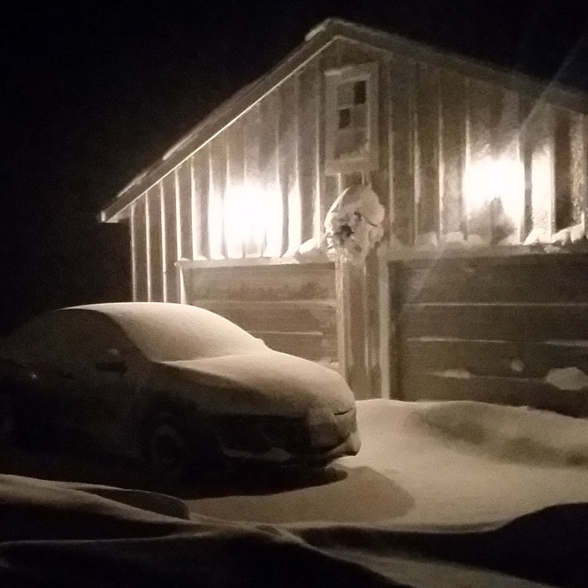150cdnthoughts's tweet photo. A coffee indoors, 
looking at the snowing world, 
Blissfully warm here #haiku #Canadianpoems @farmerpoems #canada150 https://t.co/0g2PPhRhAK