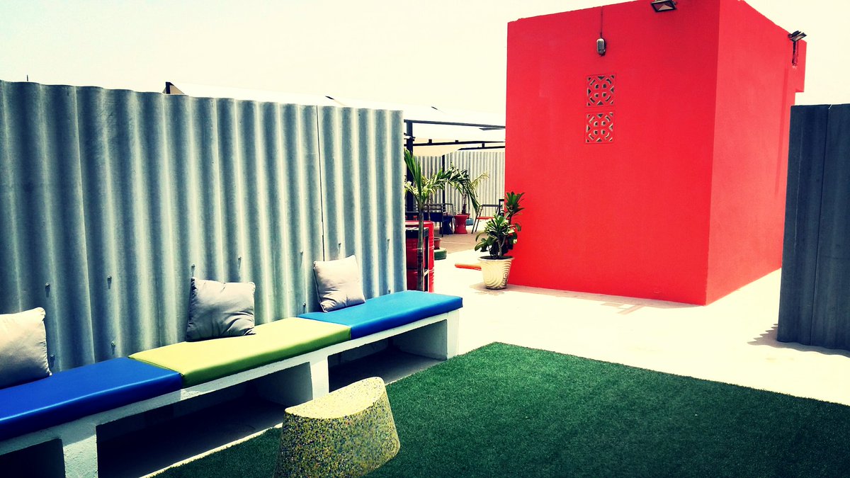 "Les hommes construisent trop de murs et pas assez de ponts." - Isaac Newton 

Le @LabInnovationSG vous souhaite une belle année 2017 !