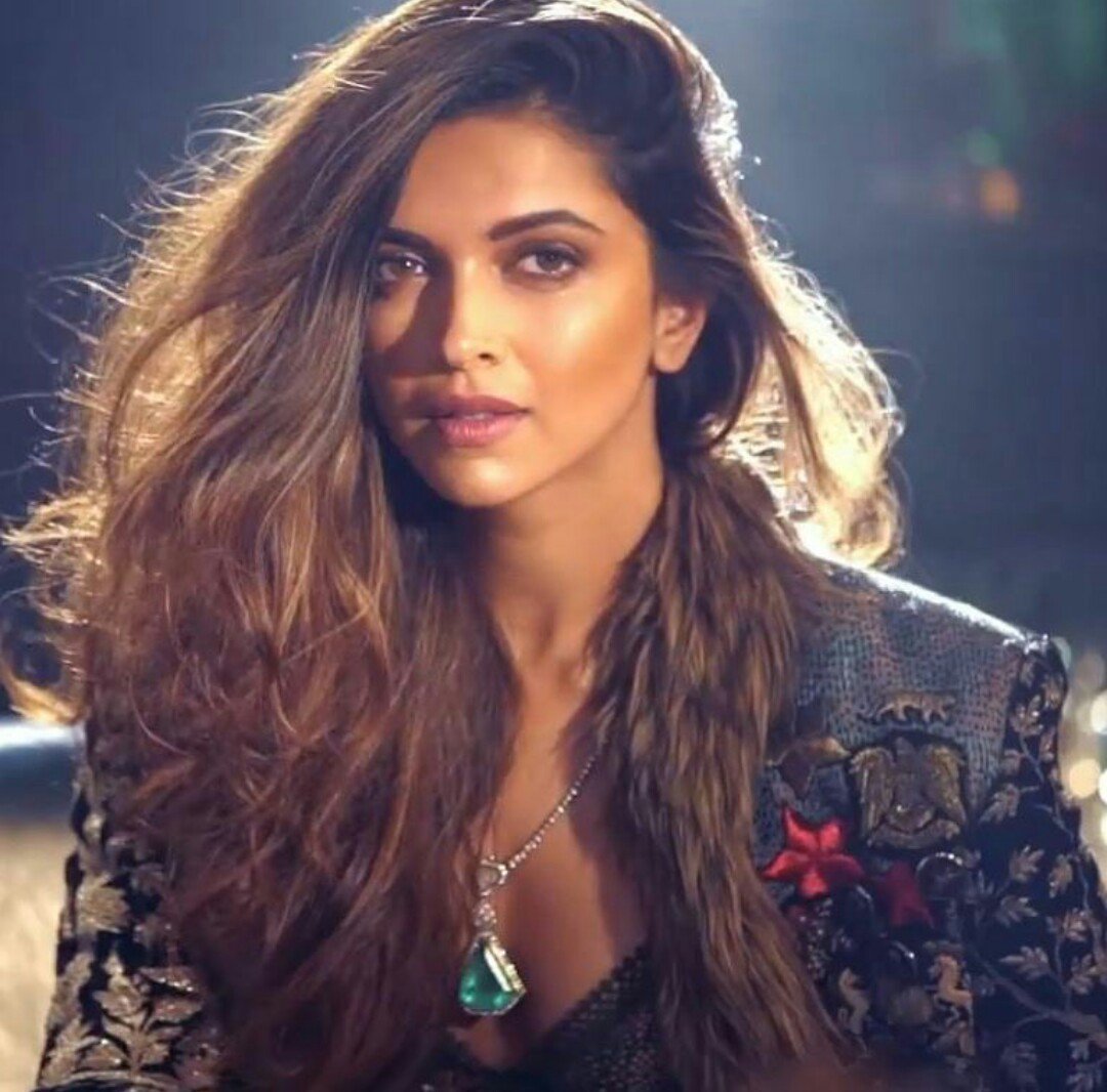 Wish u a very happy birthday . of bollywood ..my heart.. Deepika padukone ..  .. 