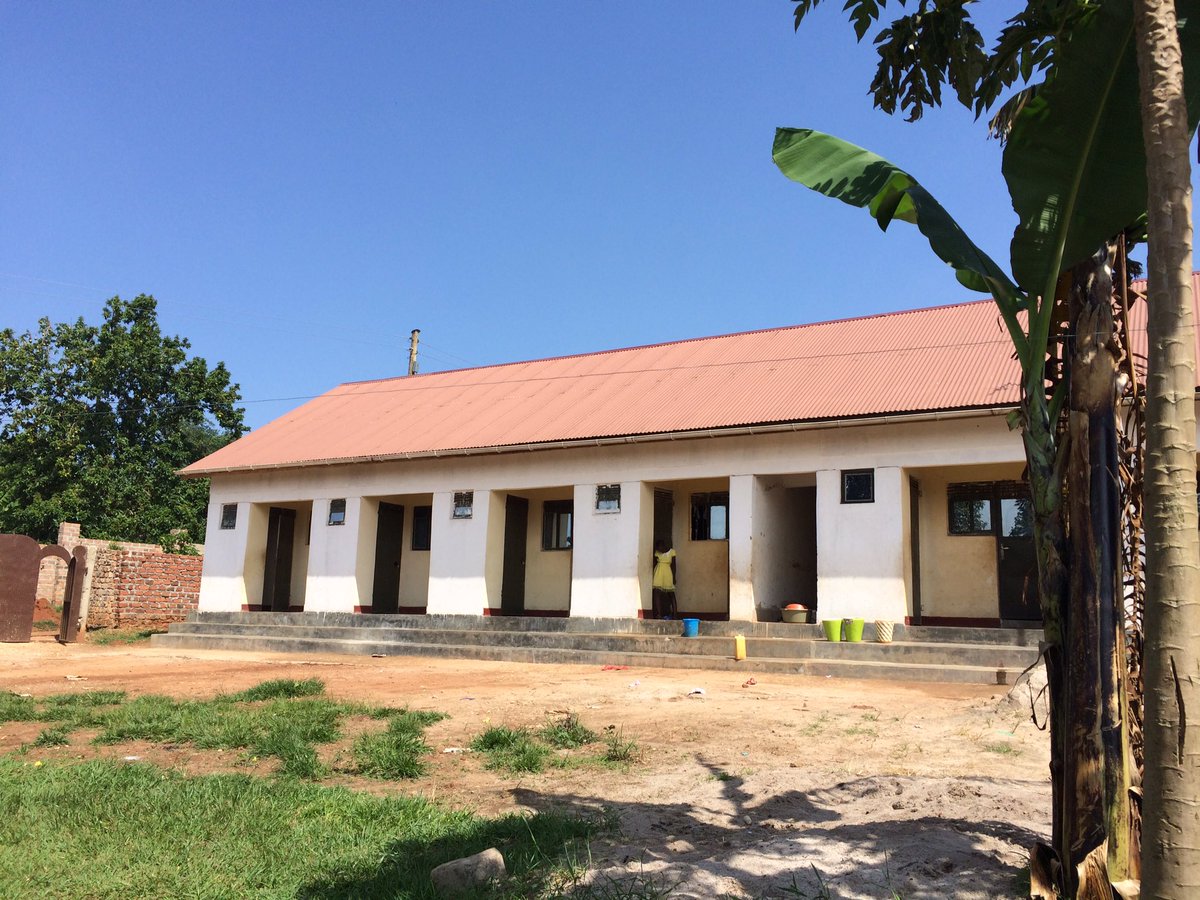 ChildrenFirstUg's tweet image. Thank you @lborouniversity students who came #volunteering with @LoughboroughSU Action, to start this building. It's finished!