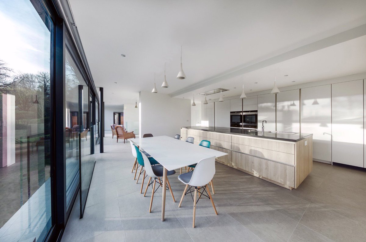 HelvexMx's tweet photo. Ideas para #TuCasa en #Inglaterra, casa rediseñada por #ARDesignStudio con más luz natural y mejores vistas sobre del paisaje. Vía: @Dezeen https://t.co/BF24p0kipi