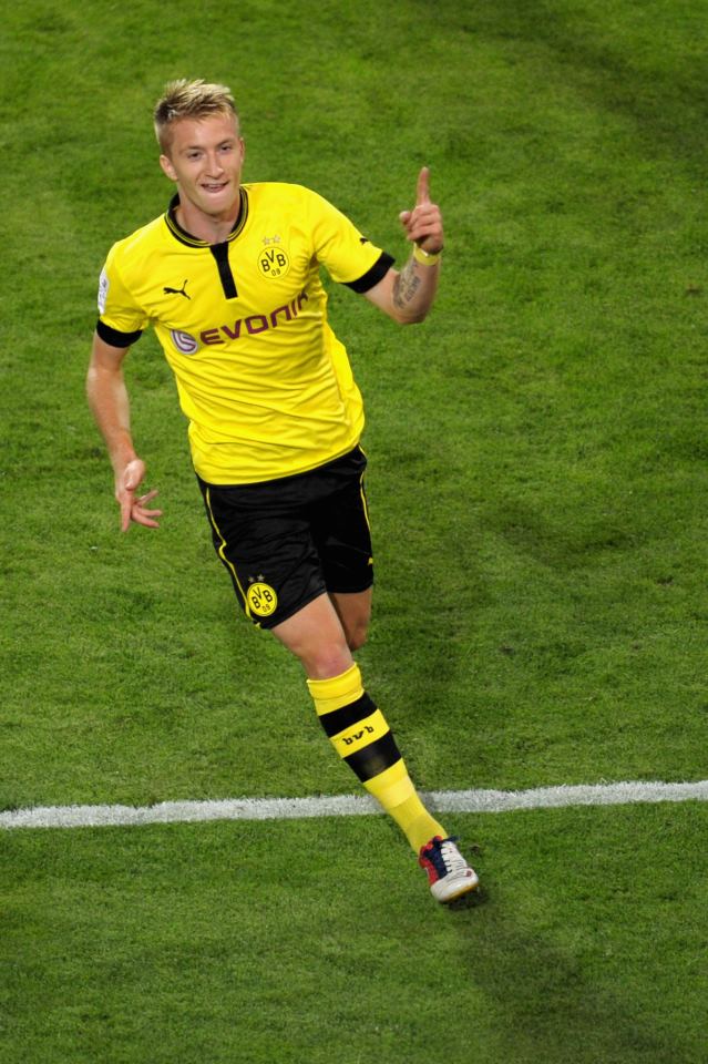 Desmo_fut's tweet photo. Un día como hoy pero hace 5 años, Marco Reus regresaba al Borussia Dortmund. Firmaba un contrato por 5 años. Llegó para quedarse. https://t.co/Q9LwBcMvV9