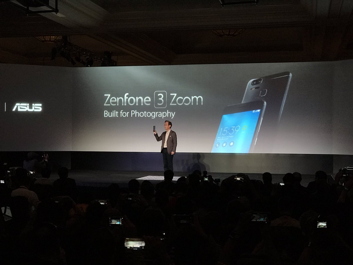 gadgetmatch's tweet photo. It's official! Asus announces the Zenfone 3 Zoom. #Zenvolution #CES2017 https://t.co/apiJTK4cG1