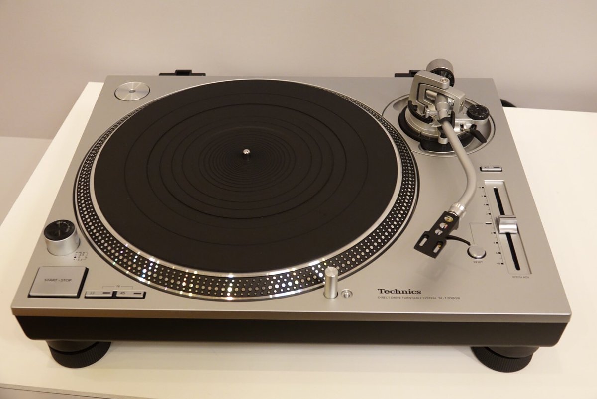 B&H Pro Audio tweet media