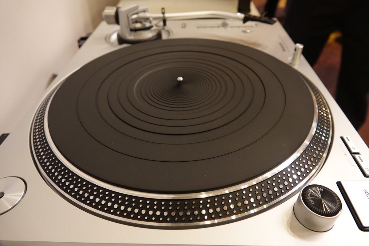 B&H Pro Audio tweet media