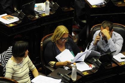 clarincom's tweet photo. 👉 Elisa Carrió apoyó debatir la imputabilidad: "No tener una ley, hace a los adolescentes mano de obra criminal" https://t.co/i864Rs8c1j https://t.co/02ACKeSiCf