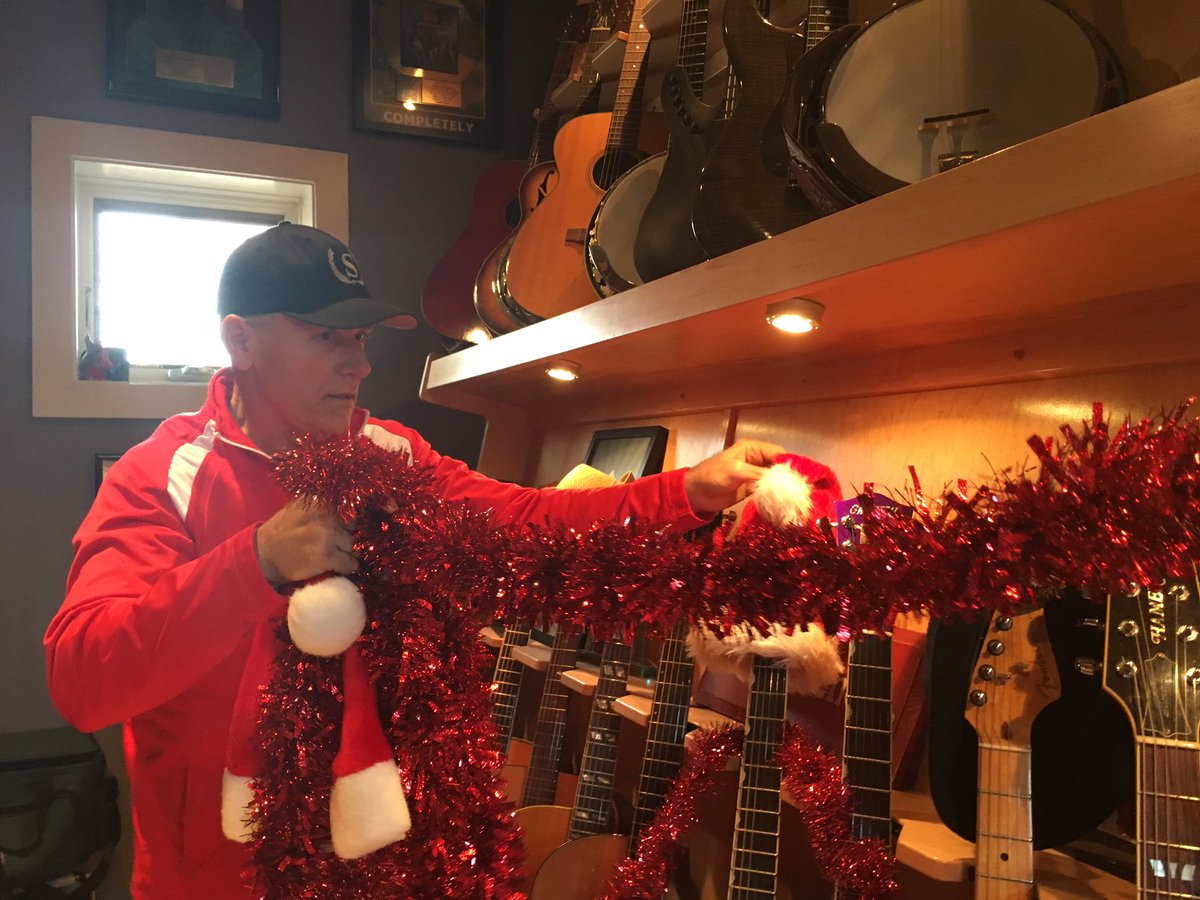 TheJimmyOShow's tweet photo. Christmas coming down at Casa 'de Twang studio. #guitar #Countryguitar #riorocks #telecaster #NashvilleInsider https://t.co/OdWzTRN0WC