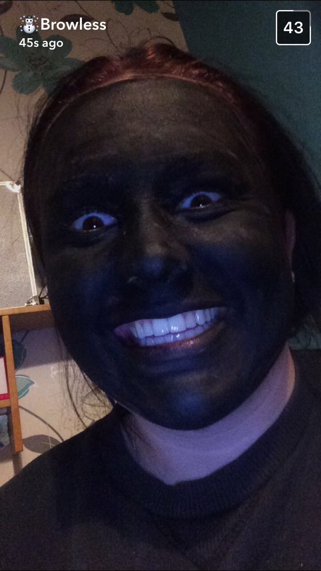 skyebrewerr's tweet photo. Stacey got bored so decided to cover her face in mascara😭 https://t.co/ryou8PghpJ