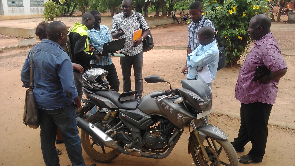 BIDInitiative's tweet photo. BLN members in Benin observe how @VaxTrac piloted a tablet-based vaccine mgmt system in 38 public health facilities https://t.co/35ib9bJ9Yl https://t.co/J0zXDqkjG2
