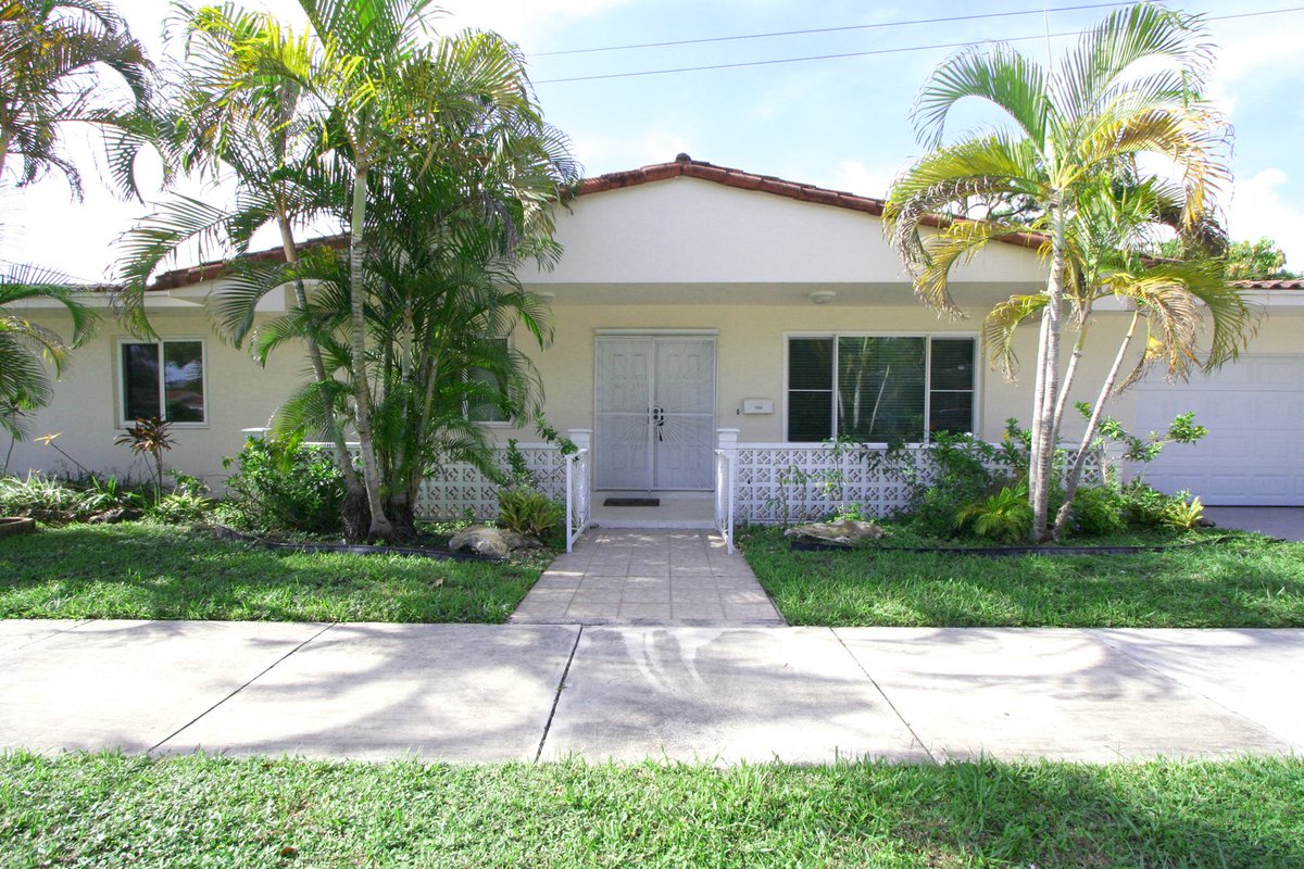 SterlingOneR's tweet photo. Open House-Saturday 
January 7th 2016 
From 12-2 PM
Come take a look at this Beautiful 4/2 $599K Home
1900 SW 12 Ave Miami, FL 33145! https://t.co/p72IPgtaQt