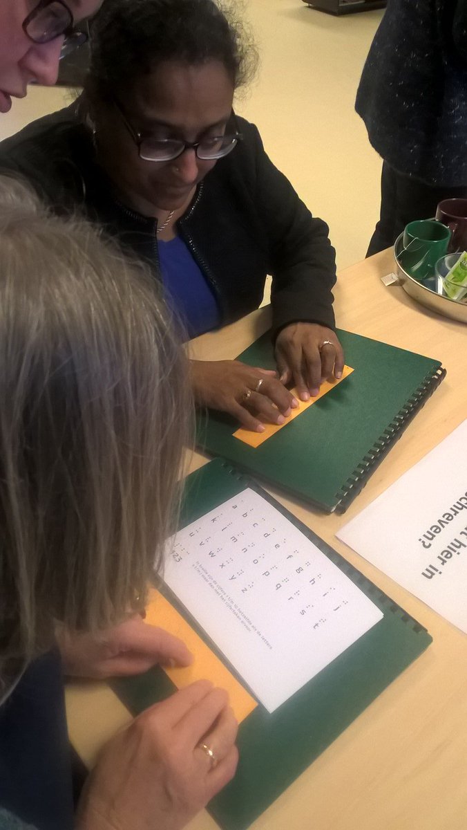 EsterWierenga's tweet image. Collega's @VickyKonVisio en @nynkesietsche @KonVisio geven info over braille en slechtziendheid bij @BiblNoord Uithuizen #wereldbrailledag