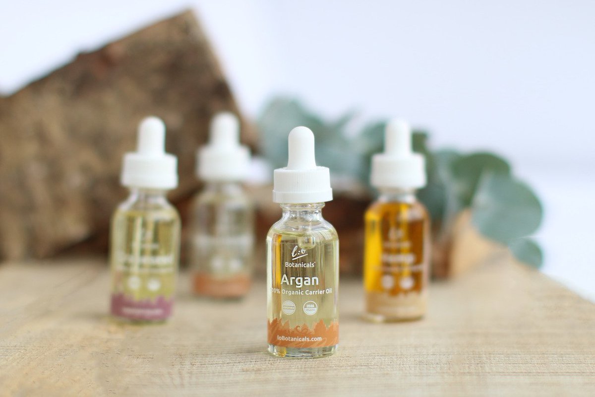 loBotanicals's tweet photo. Keep your skin glowing in the new year! Argan oil doubles as a skin moisturizer due to its high levels of Vitamin E. #essentialoils #health https://t.co/IesFUtnyOD