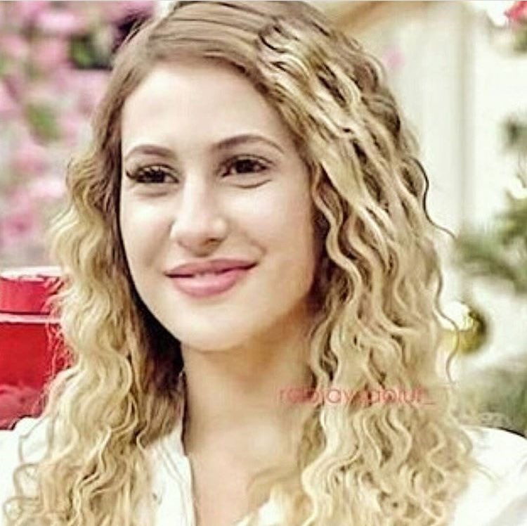 kismetseolur21's tweet photo. DİDEM DİYORSAN BEĞEN : RABİA DİYORSA RT #AdDid #KısmetseOlur #Rabiakaraca https://t.co/lKHIXIEKlZ