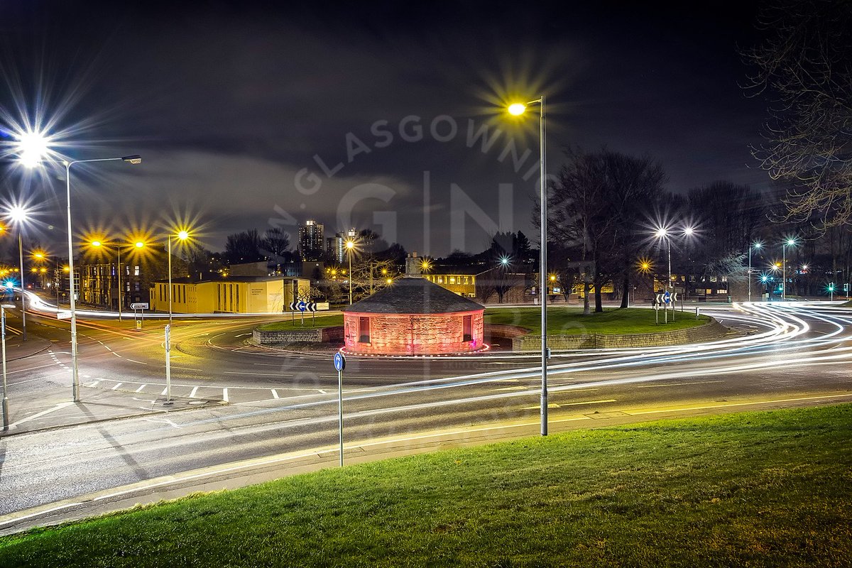Roundabout at Pollokshaws #glasgow #glasgowatnight #glasgownightphotography #glasgowchristmas #glasgow #peoplemakeglasgow