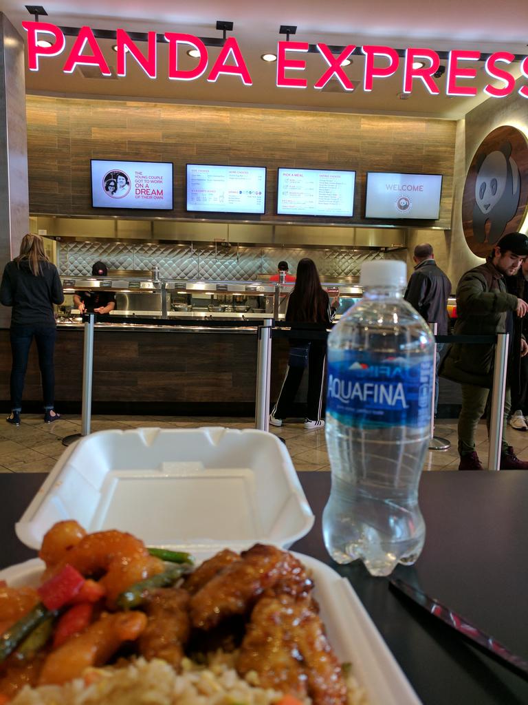 URitsvall's tweet photo. Mmm love this! Saknar denna snabbmaten i Sverige #lotsofcalories #almostnoveggie #beach2019 #pandaexpress 😀😵 https://t.co/jRbXoMyvsf