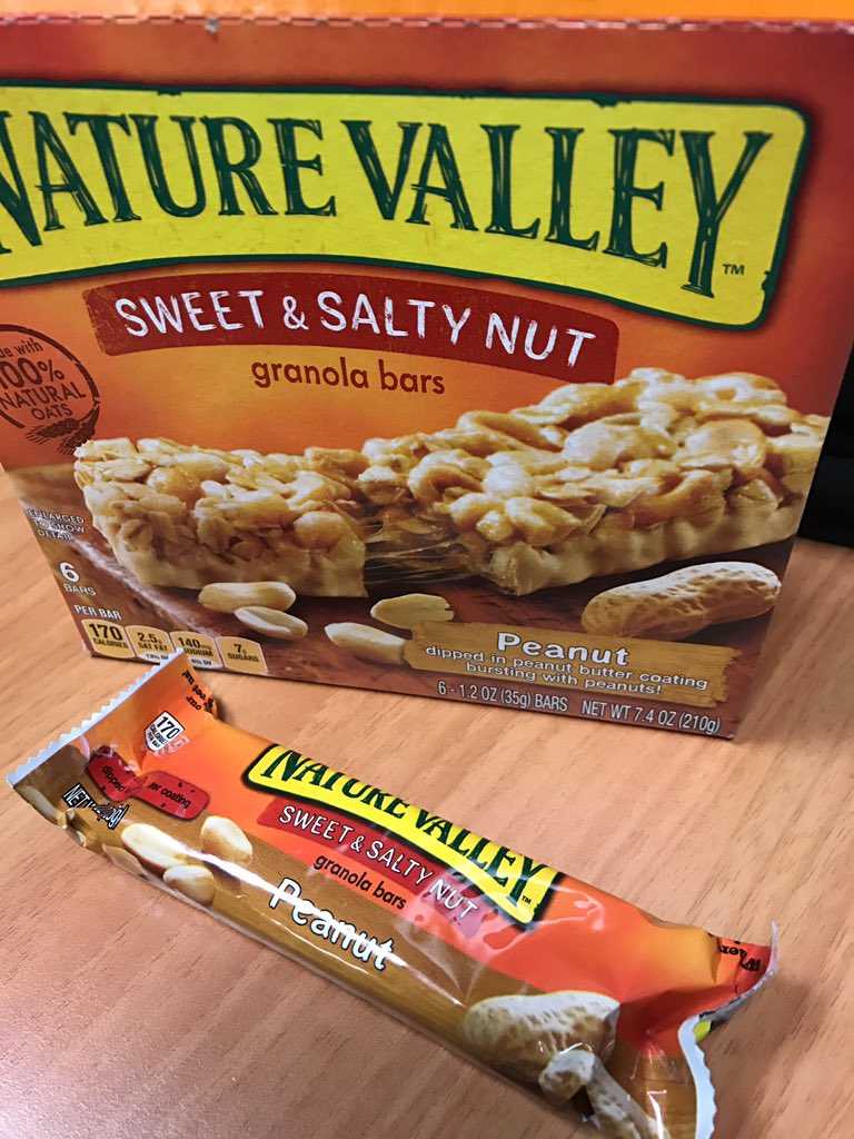 Raov3's tweet image. como decía la bohemia... "porque tú te lo mereces" este 2017 quiero mantener la gente buena cerca! #BoxKit 2.0 🤤😁