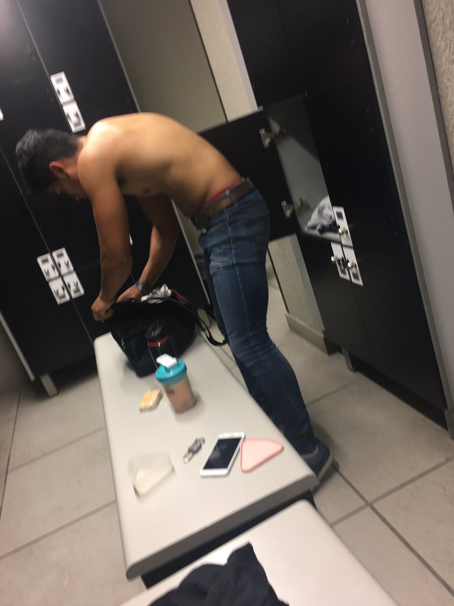 elpumachaca's tweet photo. Wey sabroso en un Smartfit @SmartCruising #GuaposCallejeros #latingay #latingayboy #Paparazzi https://t.co/K0QD8lMIxa