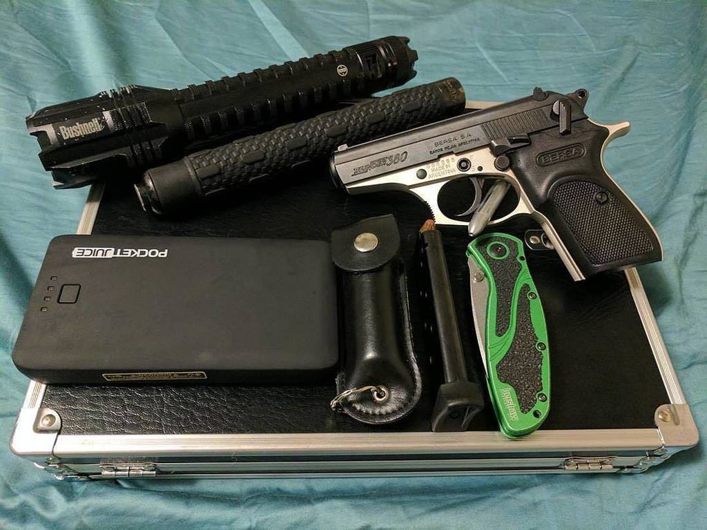 BERSAUSA_EAGLE's tweet photo. #Repost @endvry
・・・
My EDC.
#bersa #bersa380 #bersathunder380 #bersathunder #380 #380acp #smithandwesson #smithand… https://t.co/Tx331WoMPG