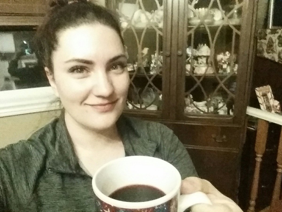maddisonk88's tweet photo. @LoLGeranimo To those Wednesday nights of having a glass of wine with my favourite #BoostedApe Cheers! 🍻 https://t.co/43tutUNv6z