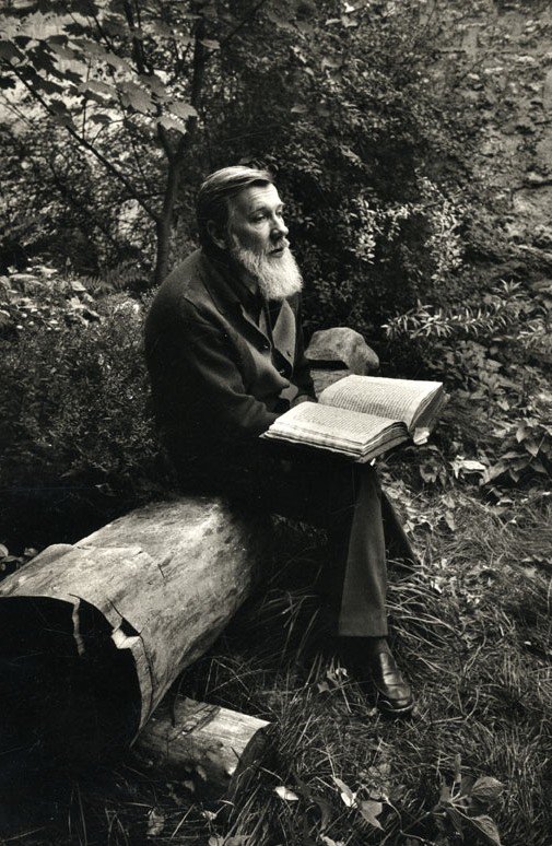 ArsEstHabitus's tweet image. If you have a garden and a library, you have everything you need.
 - Cicero

by Marc Riboud