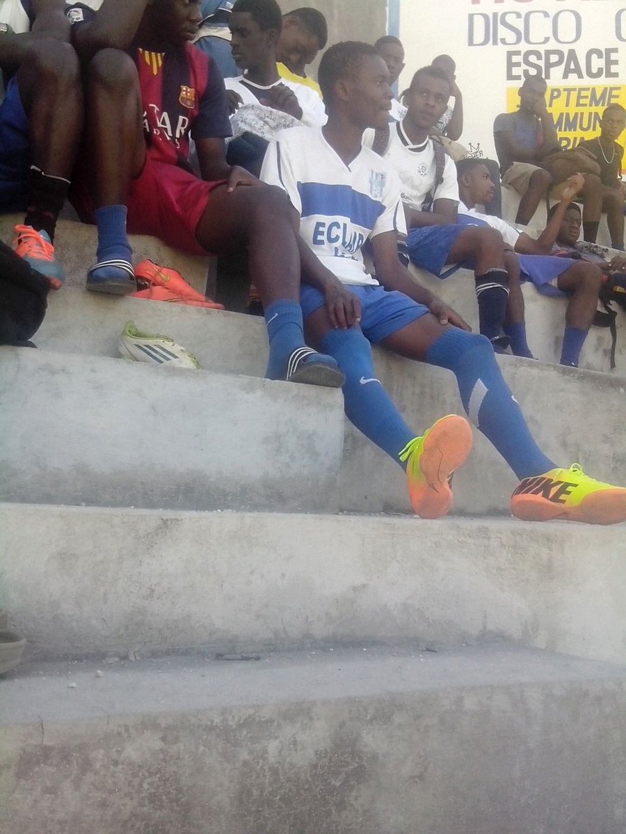 eclairfc's tweet image. Éclair FC équipe première avant l'entraînement