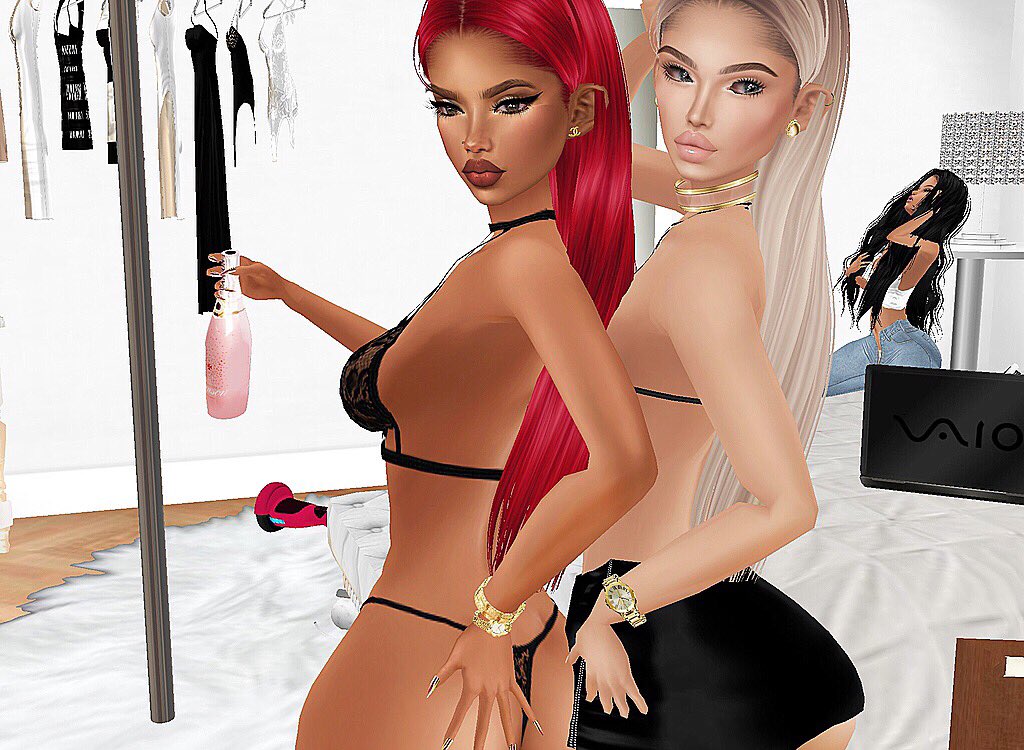 whorthetic's tweet photo. Like I don't always keep my bitch to the left of me. 😜💗 https://t.co/Ass9uojvWr