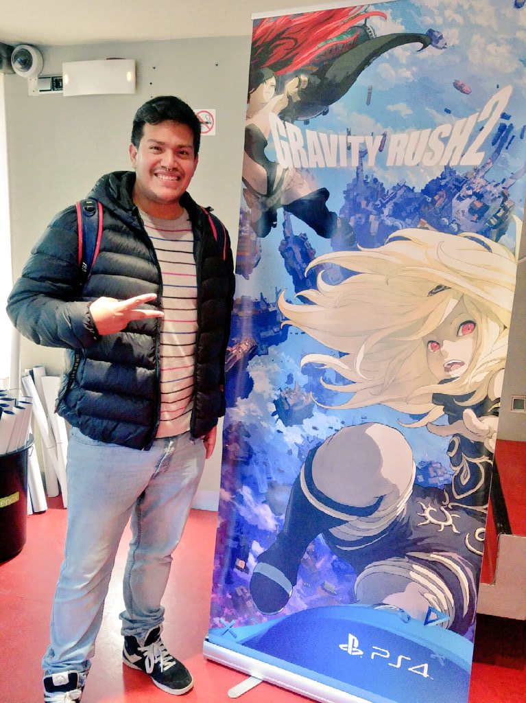 Davidinin's tweet photo. @PlayStationES En el evento de #GravityRush2 #PSPlusGravityRush2 Una pasada! Todo el equipo ha sido muy majo y atentos a todos 😍 https://t.co/kgLhMaXbLQ