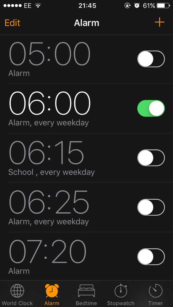 MLTM5SOS's tweet image. School tomorrow 😭this is gunna kill me 😭