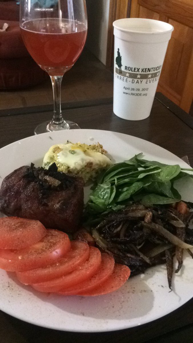 ClearlyCrazy's tweet image. And for dinner on Day 3... #Stuffed #HappyBeyondWords #Whole30 #LetsGetHealthyWithBisonAndVeggies