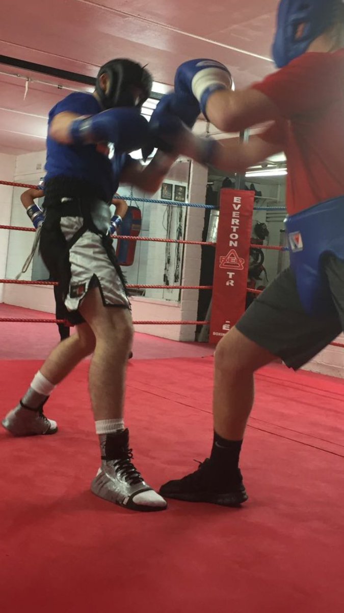 JazzaDickens10's tweet photo. Good sparring in gym with @johnnyquig @Kev_Satch @Shackspeare1 @Harrylfc1999 had to be creative as I left my #boxing boots in the house 😁 https://t.co/EqDM3CJrzb