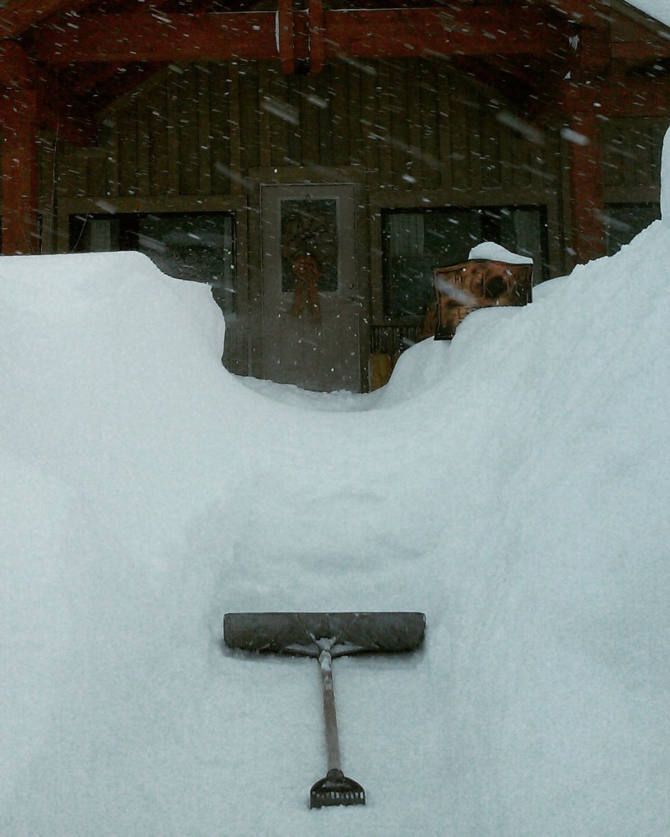 Elk River GuestRanch (@elkriverguest) on Twitter photo 33 inches and counting. #WinterStormHelena #ineedmyhusbandback #coloradoranch 33 inches and counting. #WinterStormHelena #ineedmyhusbandback #coloradoranch