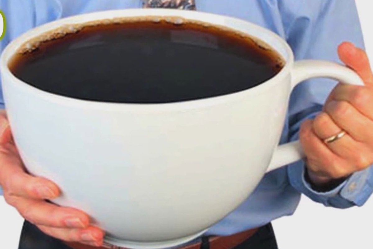 Do a cup of coffee. Огромная Кружка чая. Большая Кружка для чая. Огромная Кружка кофе. Большие кружки для чая.