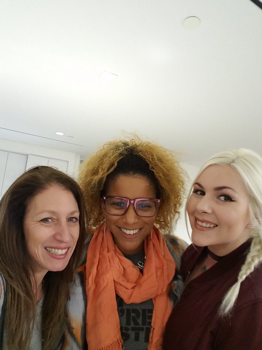 danimackey's tweet photo. Morgan in the middle of the Danis!@AsItHappensDC @blonde_district #bbgtwc https://t.co/TZLiiuoyT0