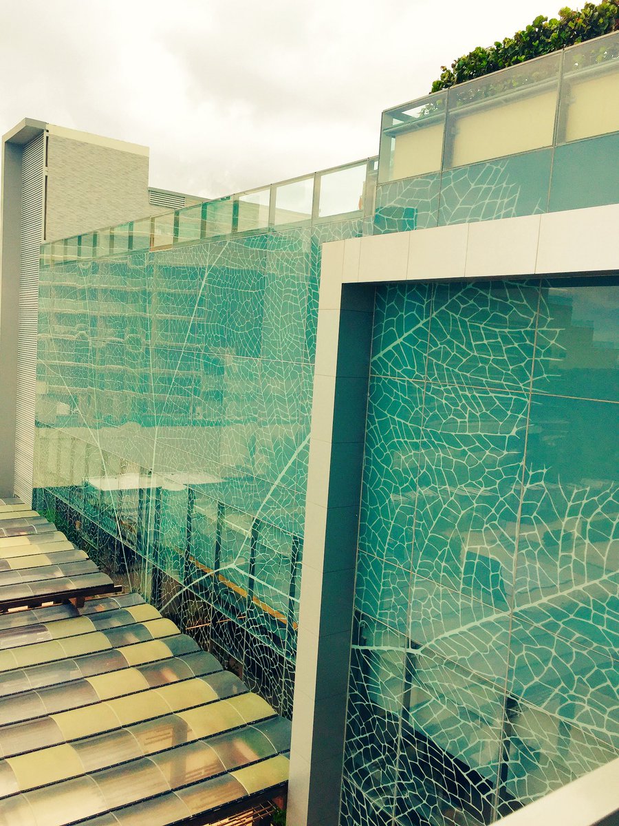 sasdesignit's tweet image. Day or night #SecretsTheVine is beautiful! #spectacularbeaches #vinepattern #newyear2017