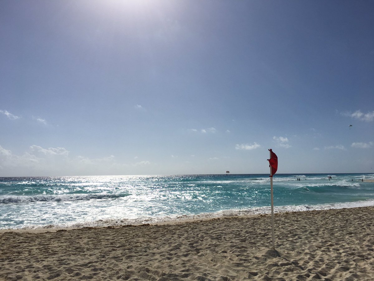 sasdesignit's tweet image. Day or night #SecretsTheVine is beautiful! #spectacularbeaches #vinepattern #newyear2017