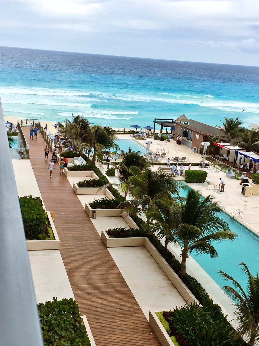 sasdesignit's tweet image. Day or night #SecretsTheVine is beautiful! #spectacularbeaches #vinepattern #newyear2017